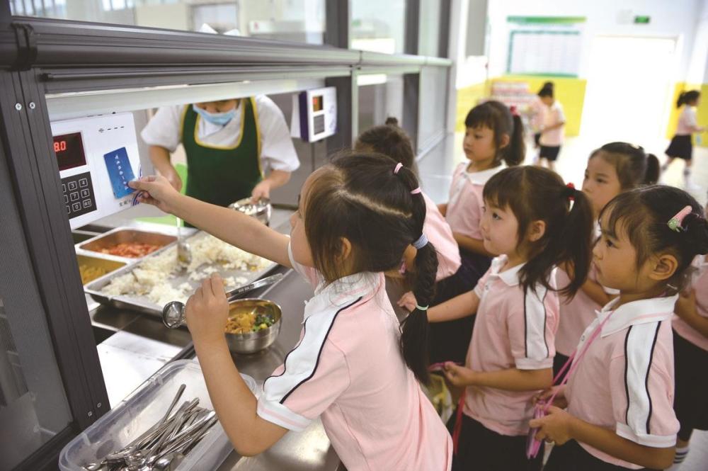 “中央廚房＋微廚房”，湖北這地區(qū)中小學的營養(yǎng)午餐，值得全國推廣！